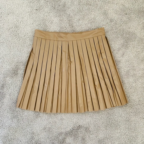 EUC COZY FOX PLEATED FAUX LEATHER TAN MINI SKIRT MICRO PLEAT - Picture 2 of 3